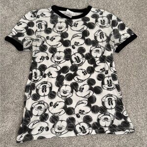 Disney Mickey Mouse black and white tee Size M
